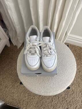 Nike Air Force 1 Low (GS) Triple White 314192-117 Size 6.5Y
Come with box